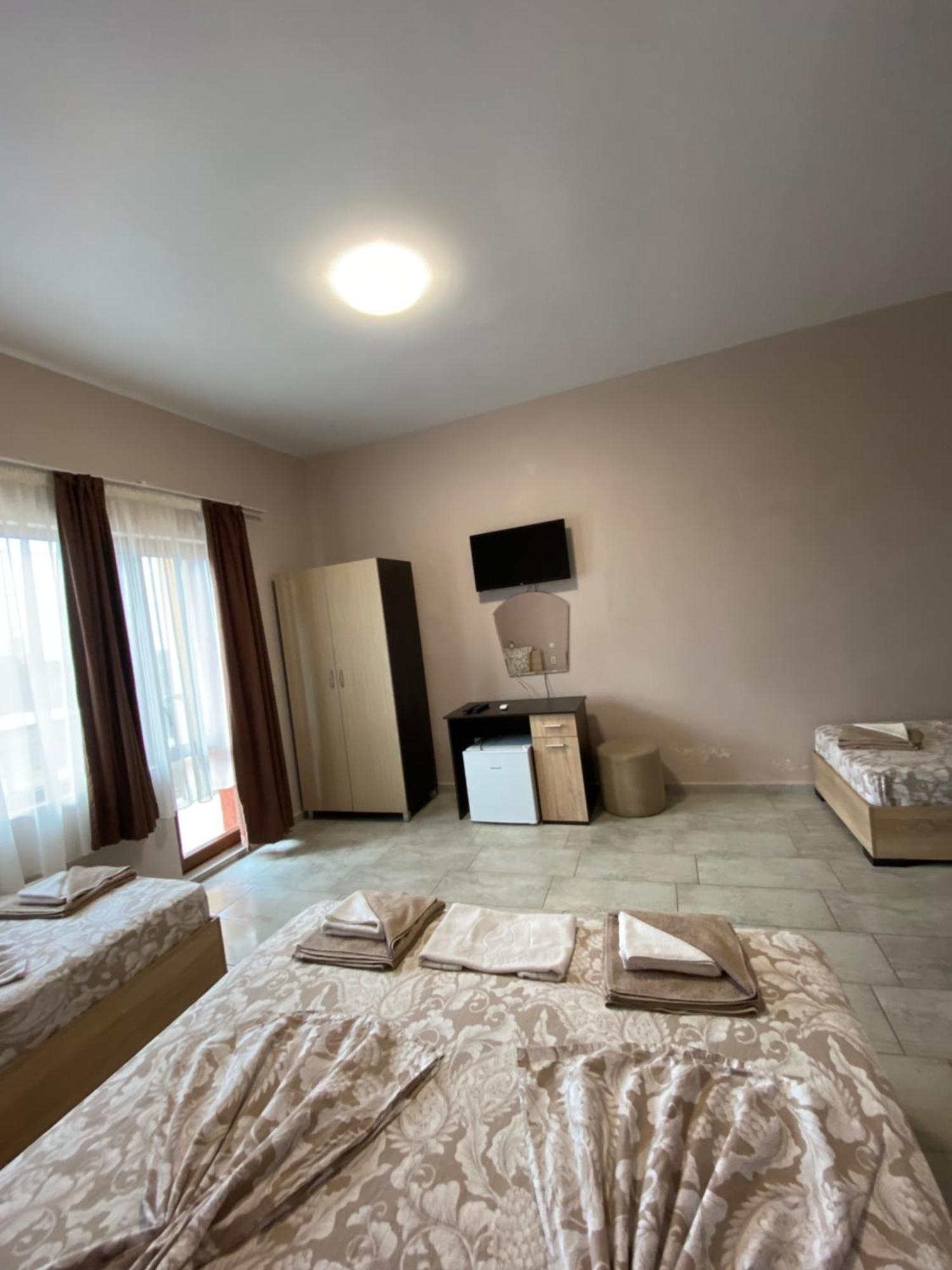 Guest Rooms Wild Duck Ezerets Eksteriør bilde