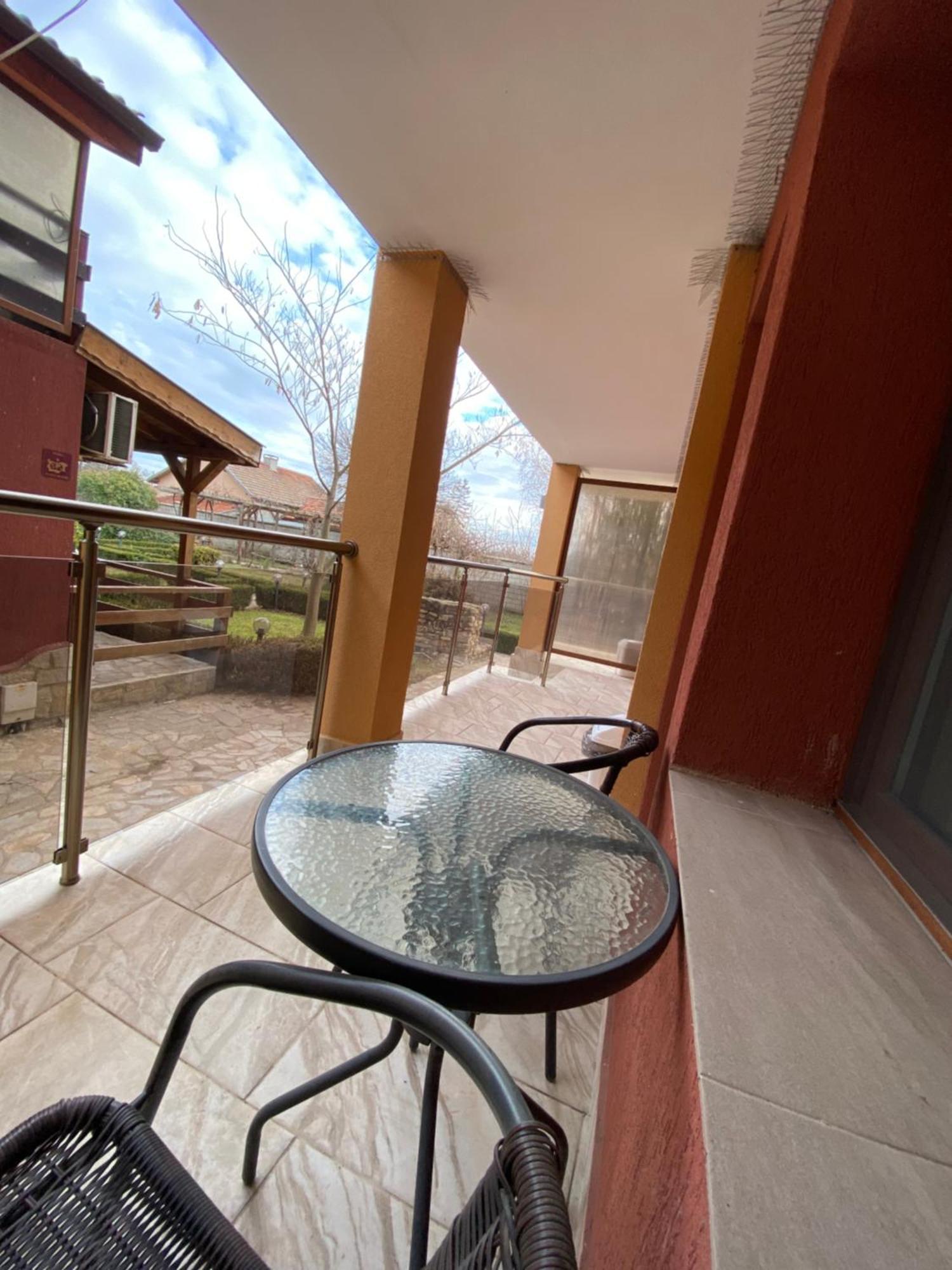 Guest Rooms Wild Duck Ezerets Eksteriør bilde